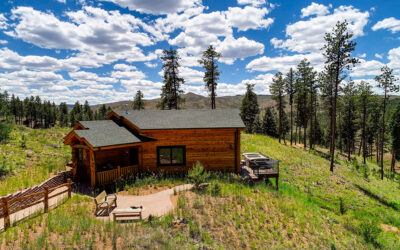 Cabin Rental Near Colorado Springs: 10 Reasons to Stay in the Mountains Instead of a Hotel