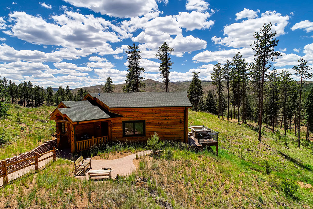 Bear Den-Summer Cabin